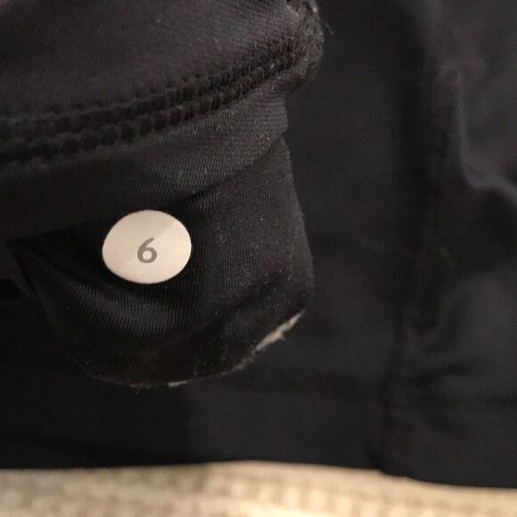 Lululemon black athletic top with ruched back - Picture 4 of 5